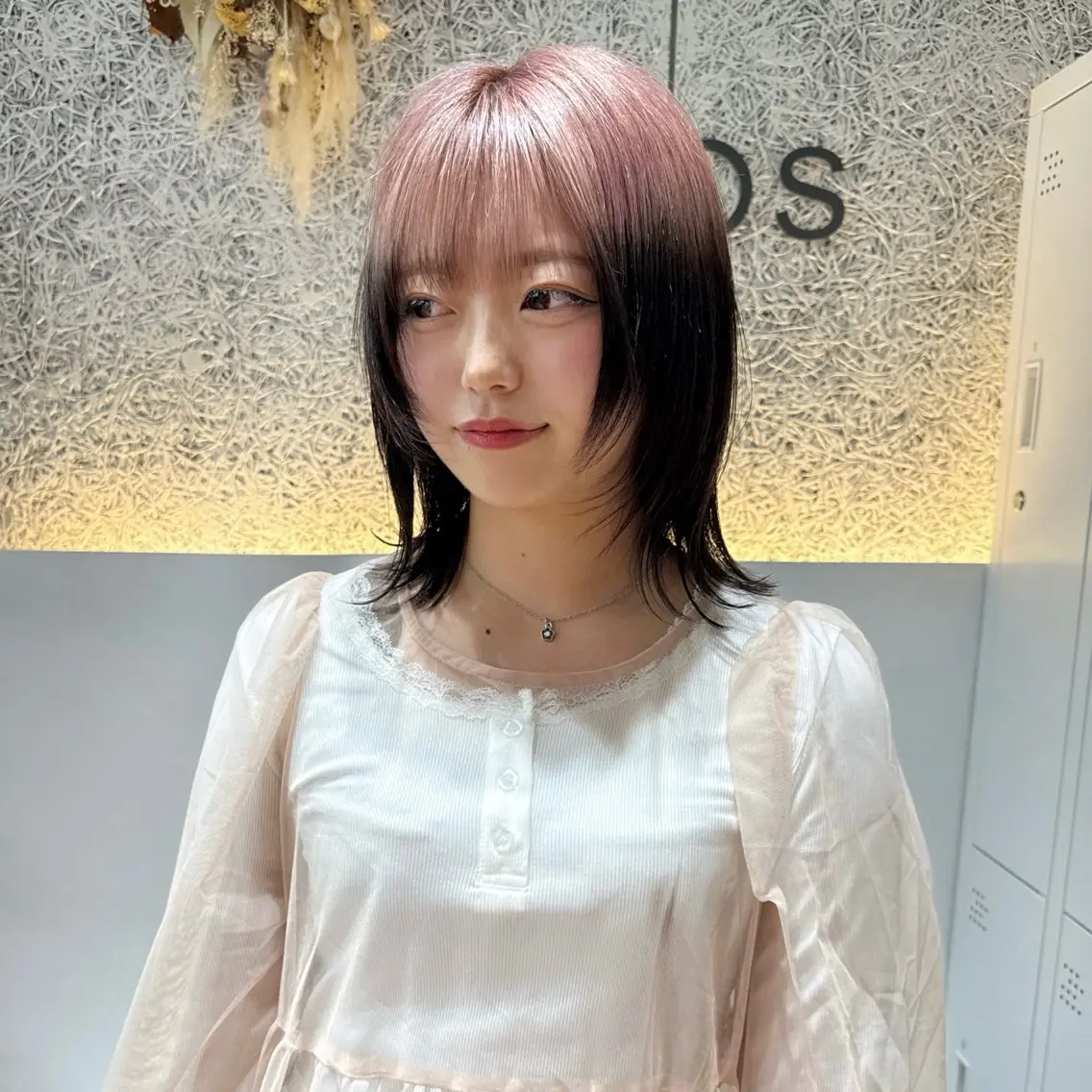 ミディアム カラー ブリーチ ブラウンカラー ダークブラウン ピンクカラー ホワイトピンク ヘアカラー トリートメント 🌱ブリーチ・透明感 カラー/mapi🦭のヘアスタイル