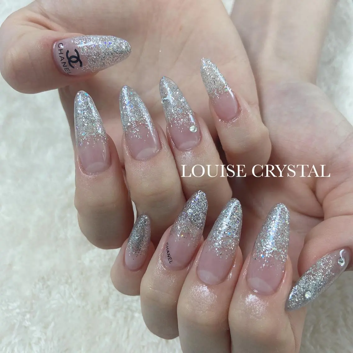 ネイル キラキラネイル ハンドネイル LOUISE CRYSTALのネイルデザイン