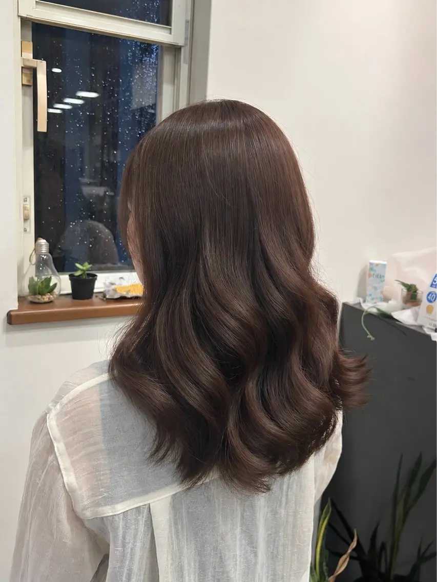 セミロング ケアカラー ヘアカラー 白阪 真子のヘアスタイル