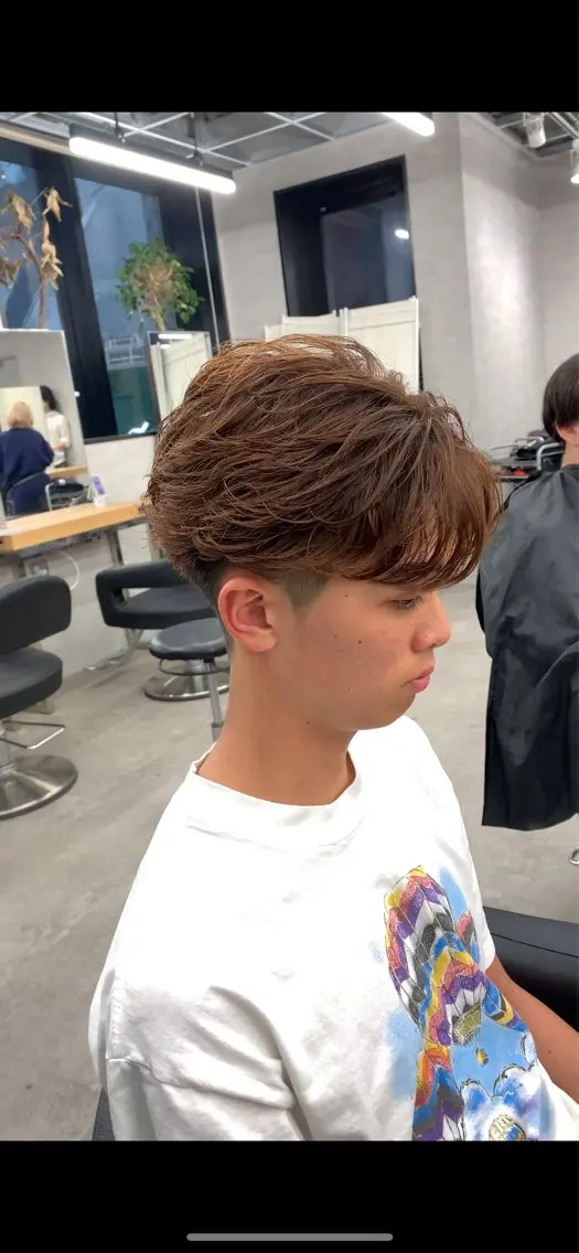 カラー パーマ メンズ センターパート メンズハイライト メンズメッシュ マッシュ メンズパーマ 波巻き/サーフカール 🌊吉野裕稀のヘアスタイル
