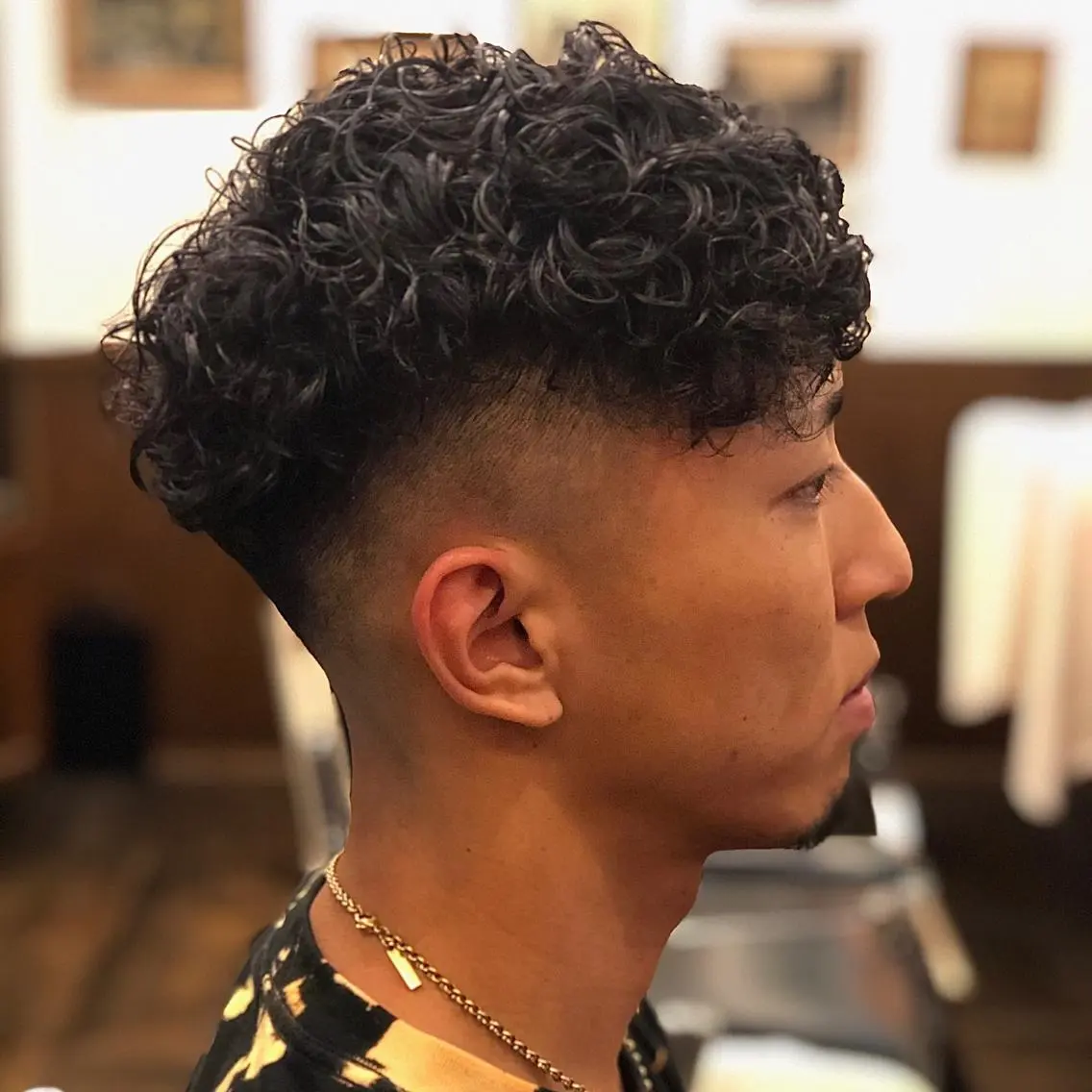 ミディアム パーマ メンズ バーバーショップ 新宿のヘアスタイル