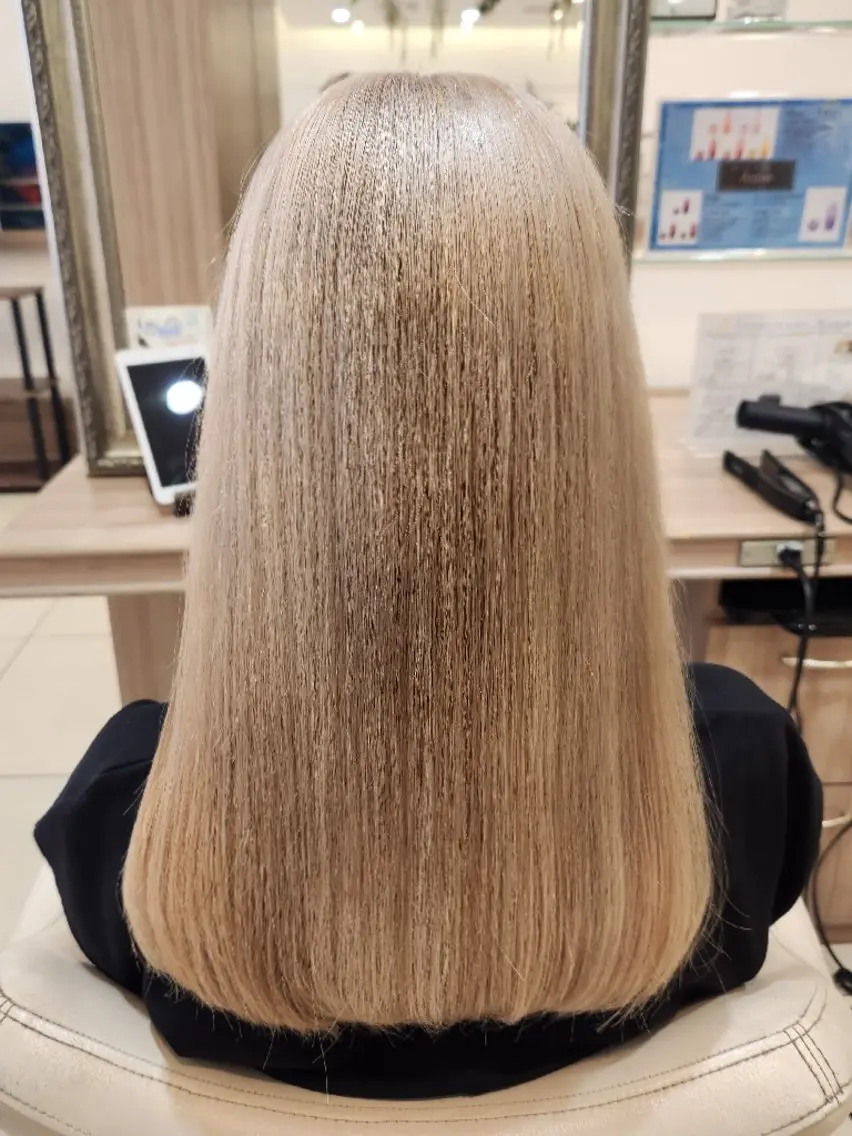 ロング カラー ベージュカラー ミルクティーベージュ ヘアカラー トリートメント 推しアニメカラー🌈 ツヤ透明感カラー🦄のヘアスタイル