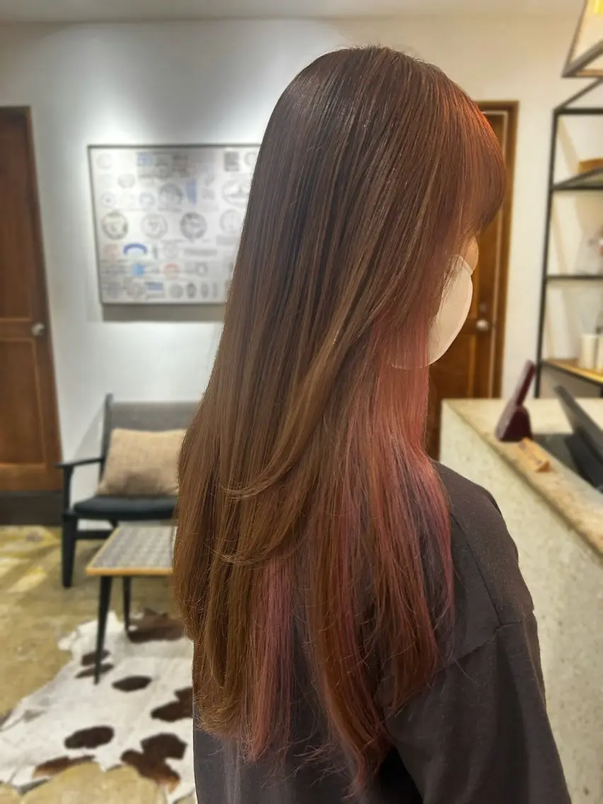 ロング カラー ブラウンカラー ダブルカラー インナーカラー ピンクカラー ヘアカラー スエキ タクミ／昭島のヘアスタイル