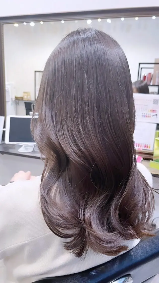 セミロング カット ヘアカラー トリートメント 美髪矯正/シークレッ トハイライト🤍りさのヘアスタイル