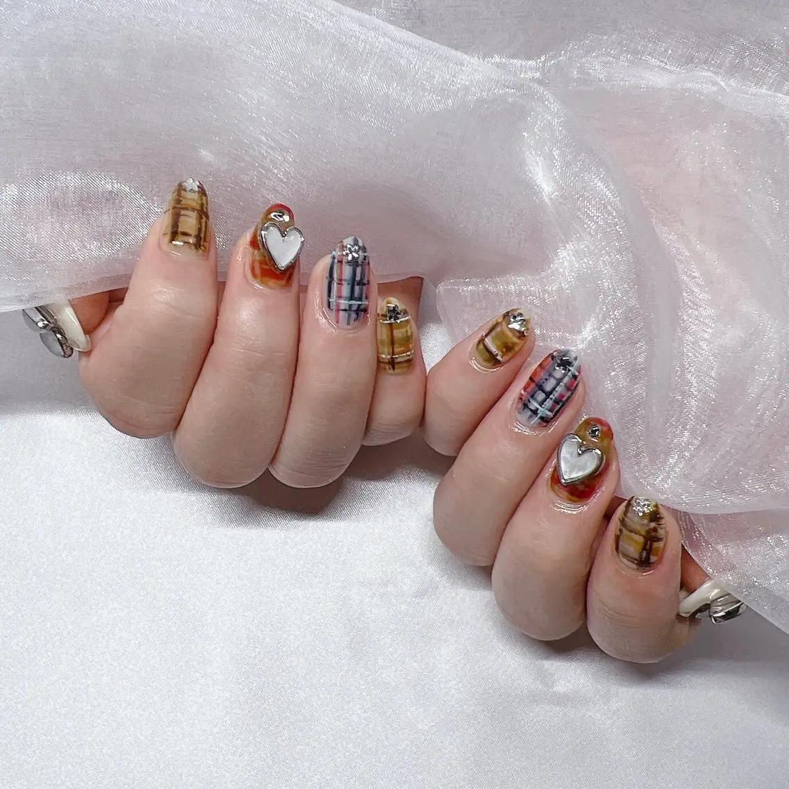 ネイル ジェルネイル 韓国ネイル ラメ(グリッター) マグネットネイル 持ち込み ハンドネイル nail salon Rewardのネイルデザイン
