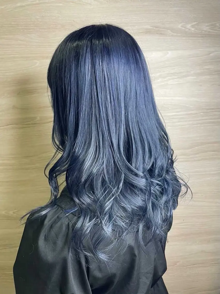 ロング カラー ヘアカラー 五十嵐航斗 ハイトーンのヘアスタイル