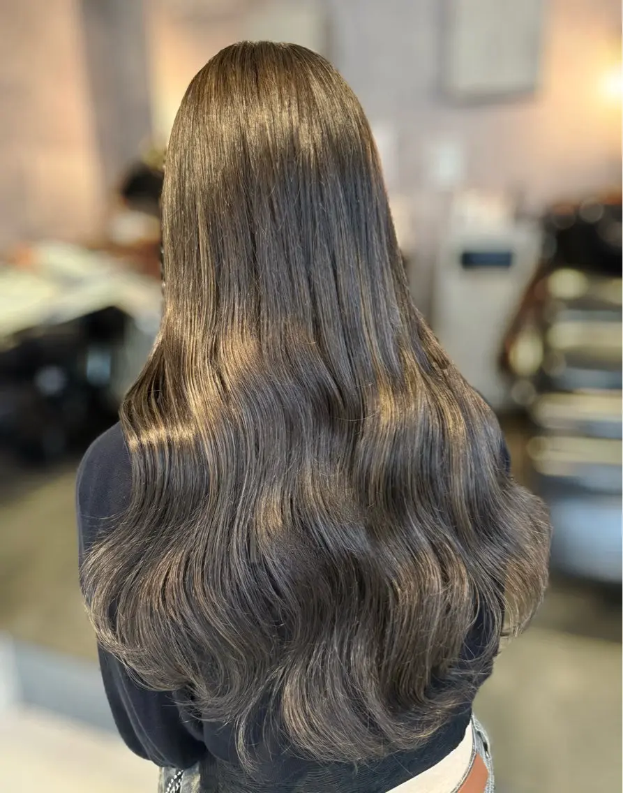 ロング カラー ヘアアレンジ ヘアカラー トリートメント 🌱巴結生🌿グレー ジュ☁️ミルクティーのヘアスタイル