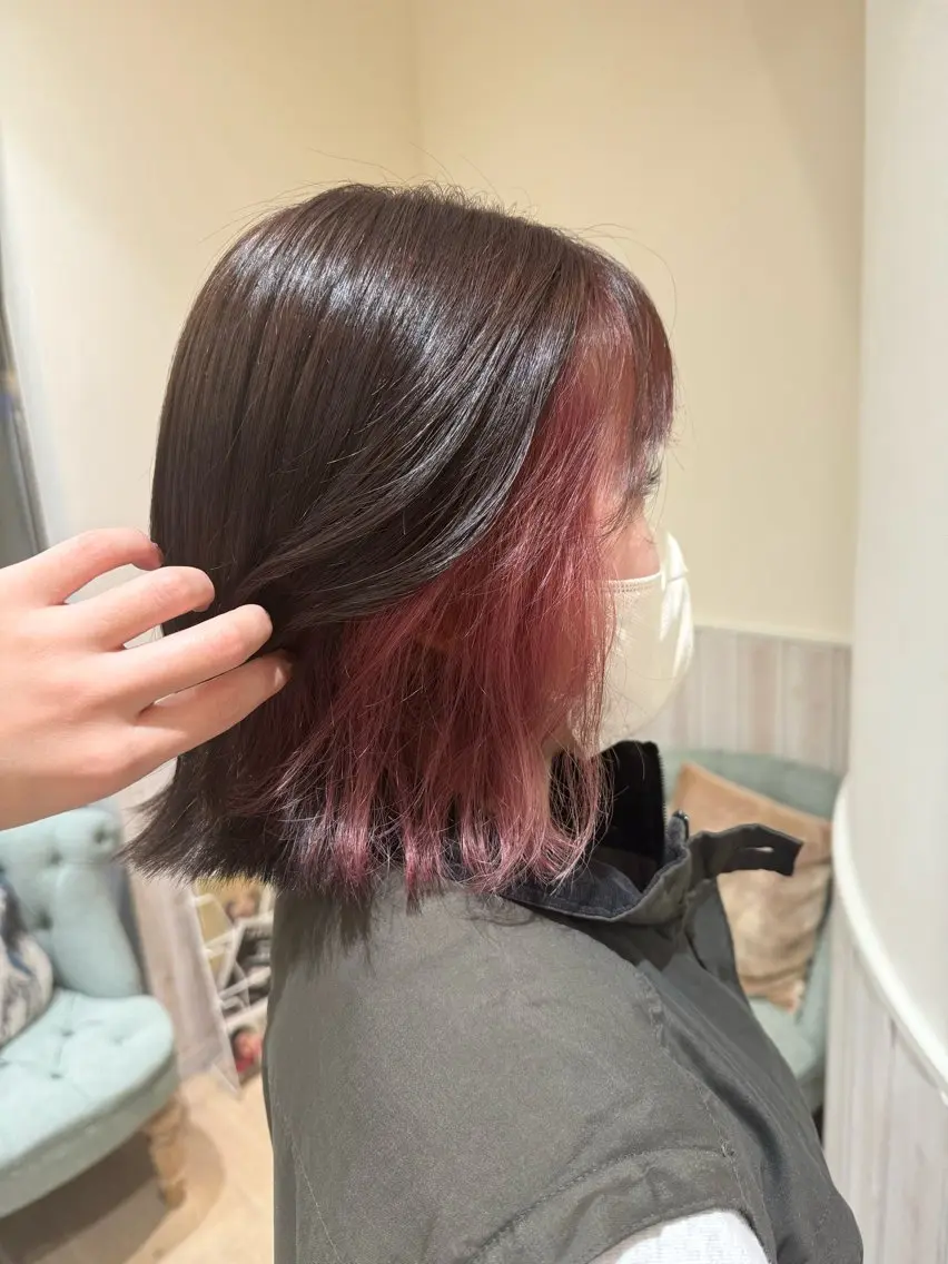 ミディアム カラー インナーカラー ピンクカラー 透け感カラー🌿 小島 りなのヘアスタイル