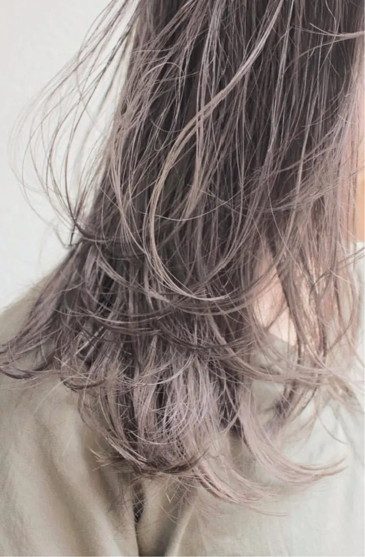 セミロング カラー アッシュ ベージュカラー ブリーチ 透明感カラー ラベンダーカラー Muミュー/ブリーチ ハイトーン Wカラーのヘアスタイル
