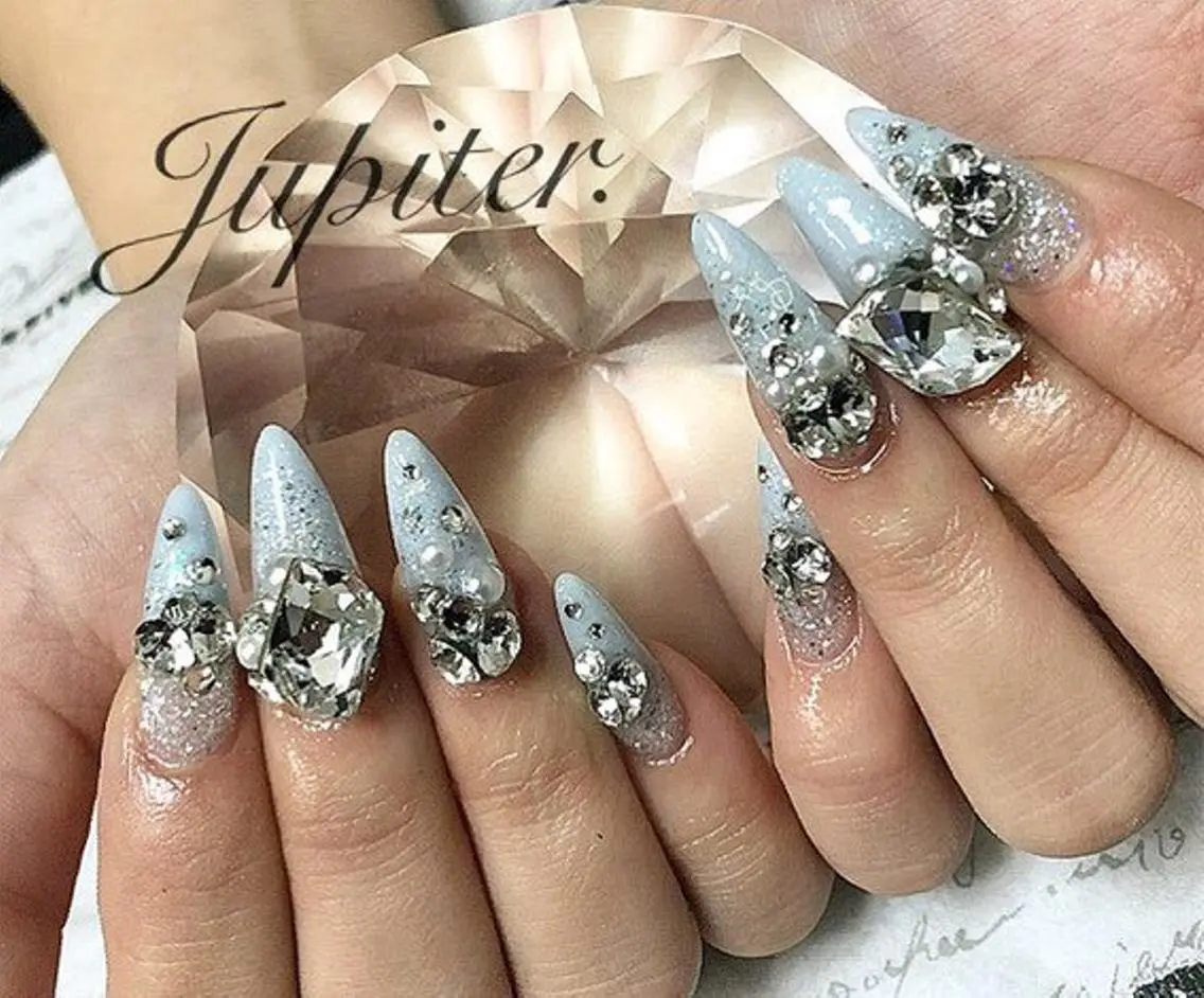 ネイル グラデーション スカルプネイル ストーンネイル 冬ネイル Jupiter .のネイルデザイン