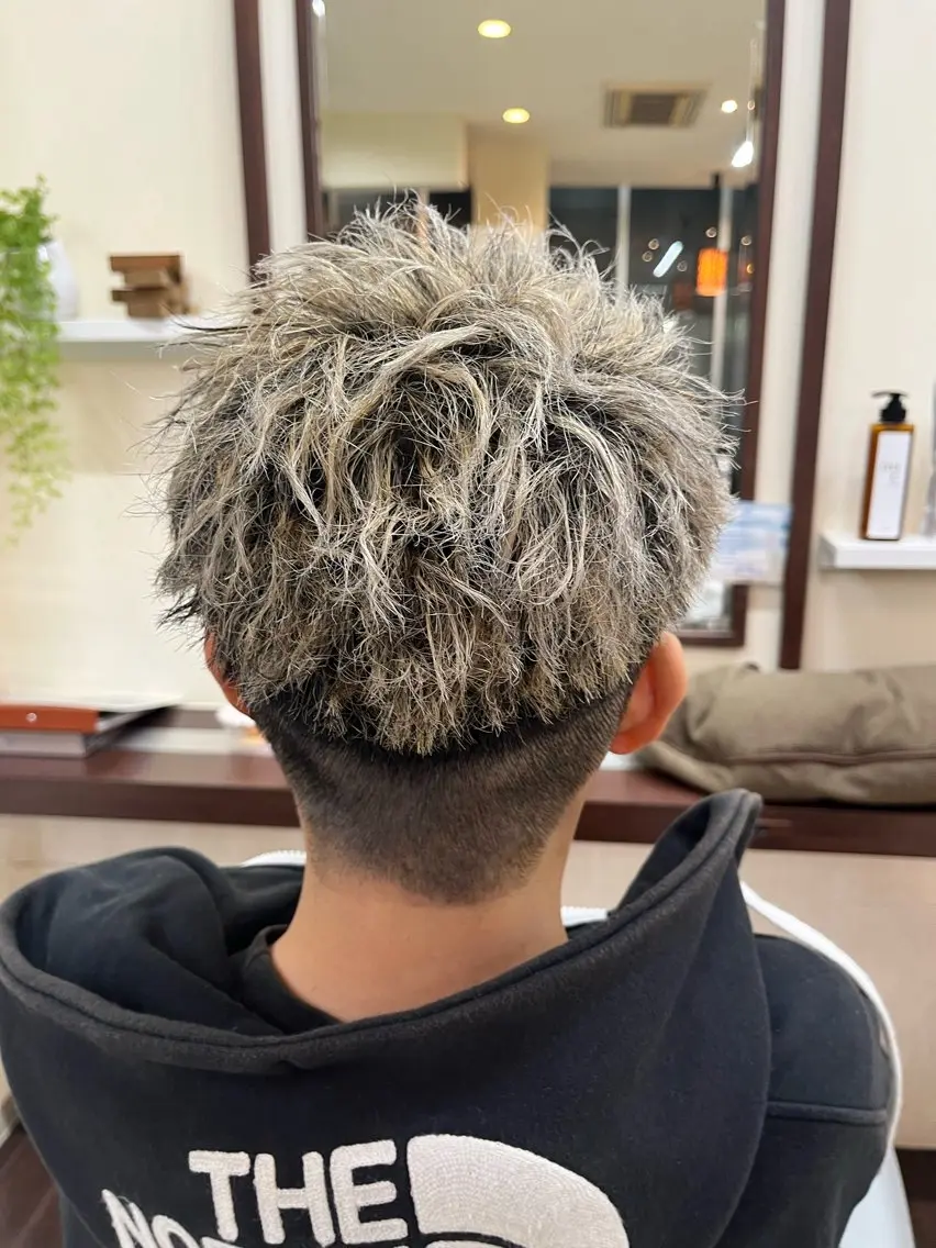 ショート カラー パーマ メンズ メンズメッシュ モヒカン メンズパーマ ツイストスパイラルパーマ メッシュ 🧊メンズ特化🧊 高木航希のヘアスタイル