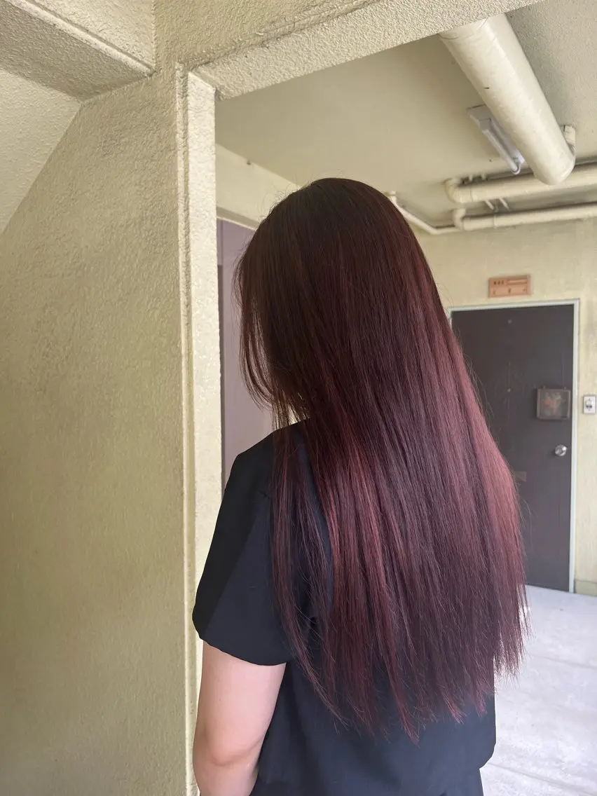 ロング レイヤーカット ＆透明感カラーのヘアスタイル