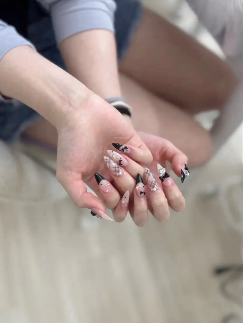 ネイル ハンドネイル HANA 長さだしのネイルデザイン