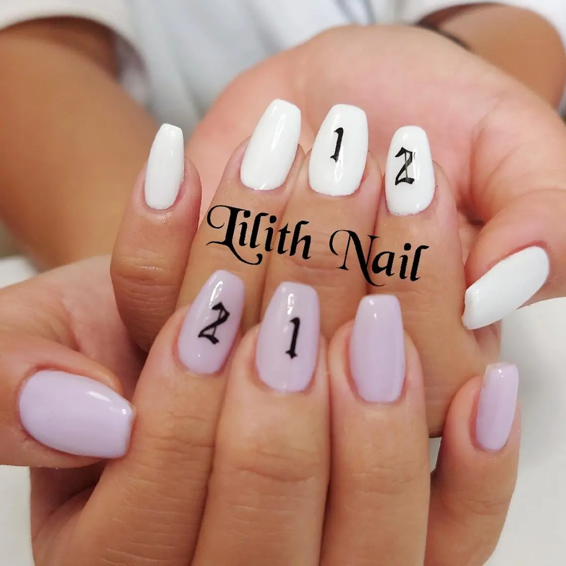 ネイル アートネイル ワンカラーネイル スクエアネイル ホワイト ハンドネイル Lilith Nailのネイルデザイン