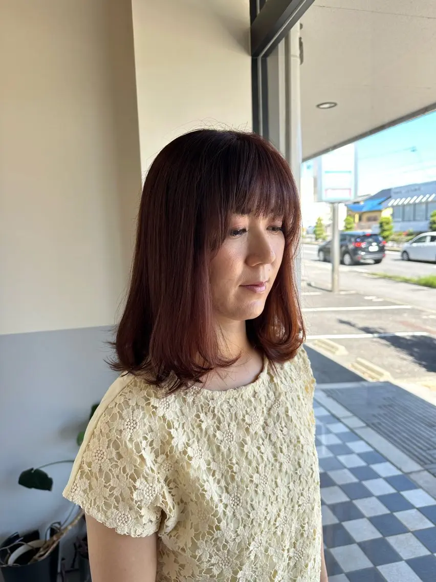 ミディアム カラー ブリーチ ブラウンカラー ブリーチなしカラー ピンクカラー ピンクブラウン 三浦彩那/ 透明感カラー/岡崎のヘアスタイル