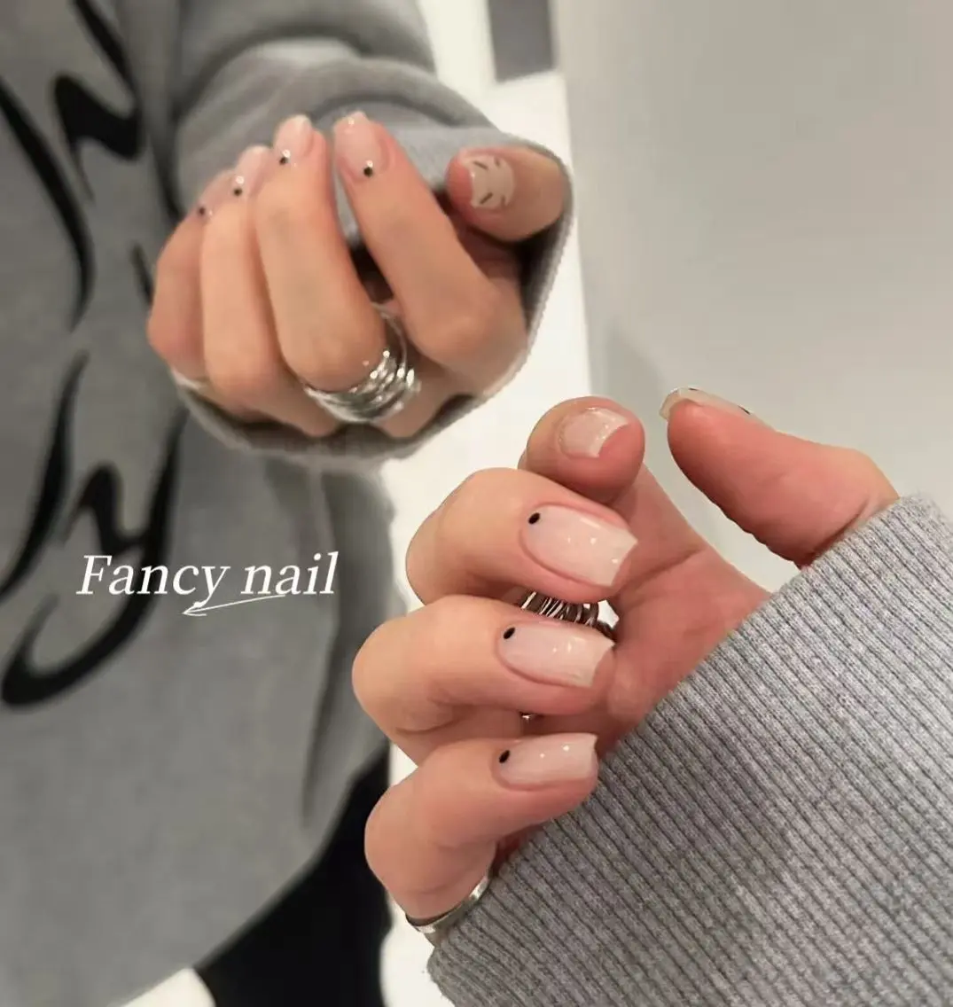 ネイル 長さ出し フットネイル フレンチネイル ガラスフレンチ 韓国ネイル Nailsalon Fancyのネイルデザイン