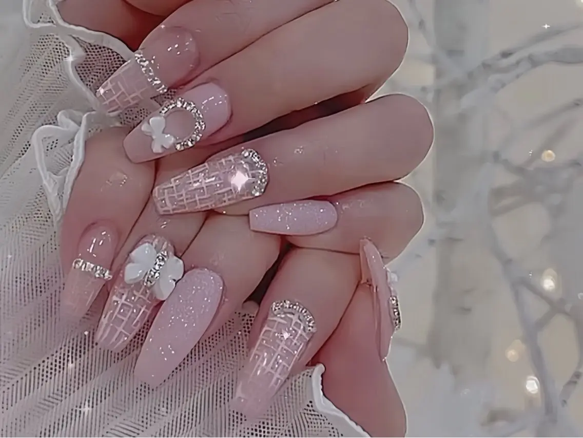 ネイル オーロラネイル チークネイル 桜ネイル クリアネイル ドット ハンドネイル Rin Nail Shinokuboのネイルデザイン