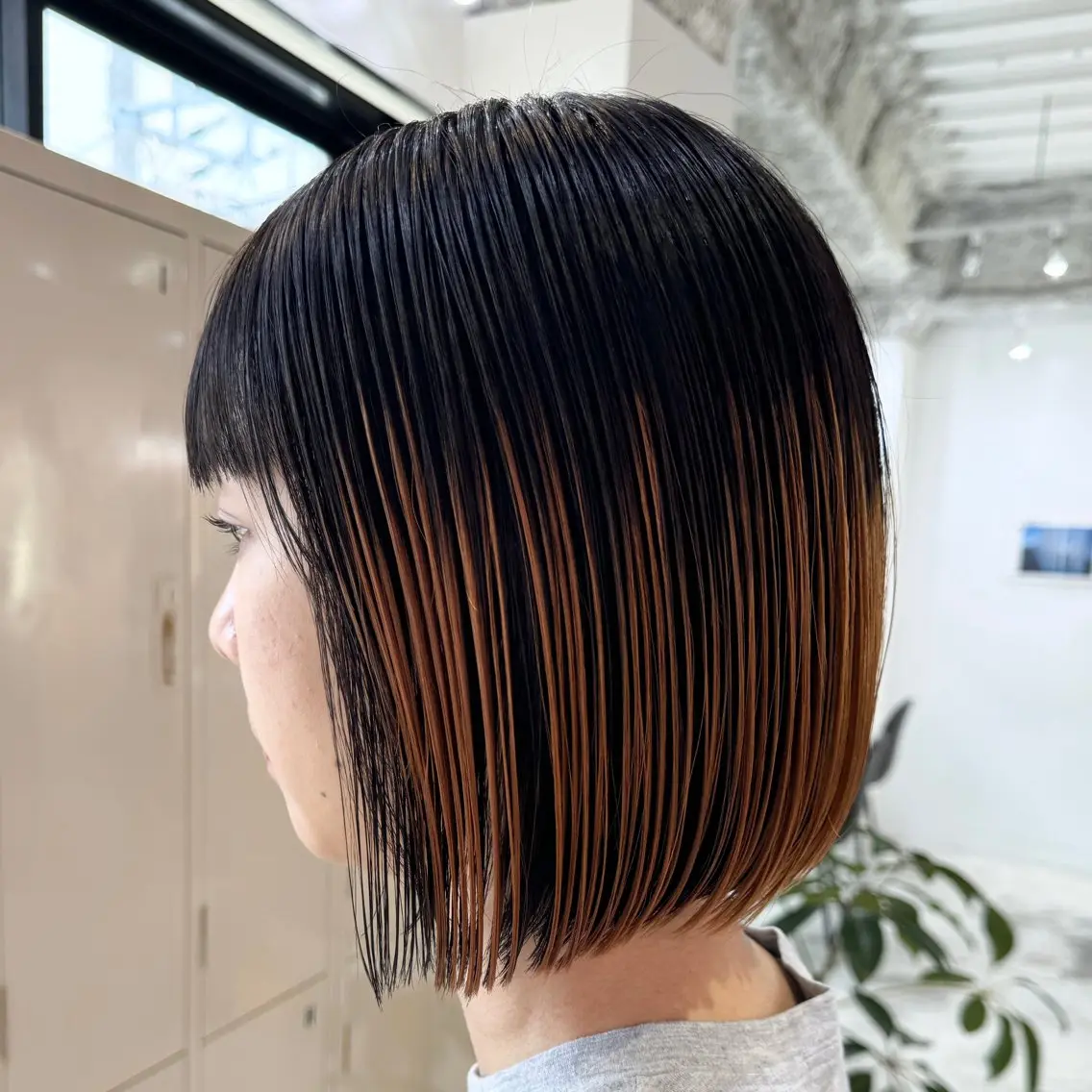セミロング ヘアカラー トリートメント 艶髪ハイトーン× ボブ🥣アイネのヘアスタイル