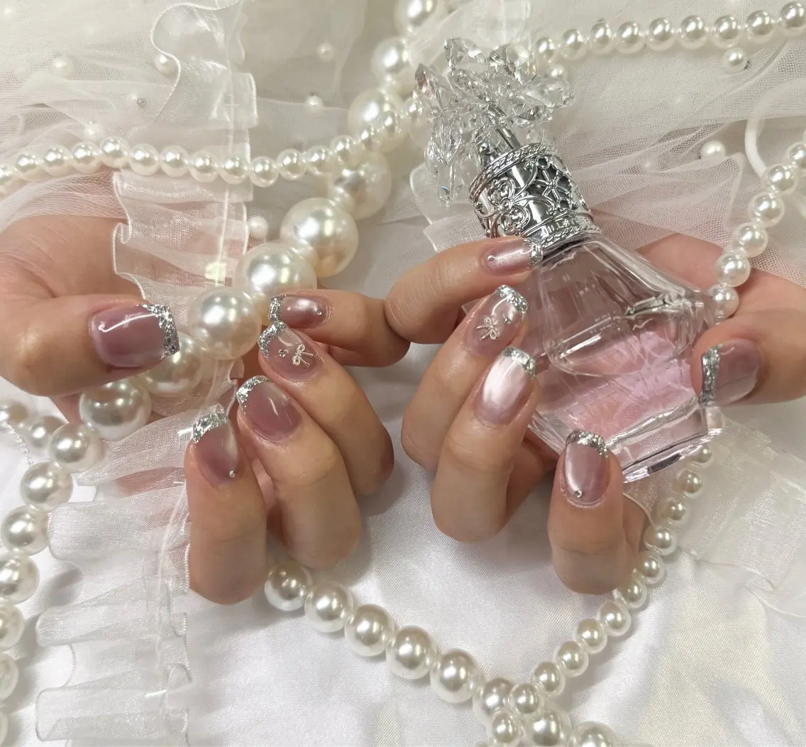 ネイル フレンチネイル ジェルネイル ガラスフレンチ マグネットネイル パラジェル Queeens nailのネイルデザイン