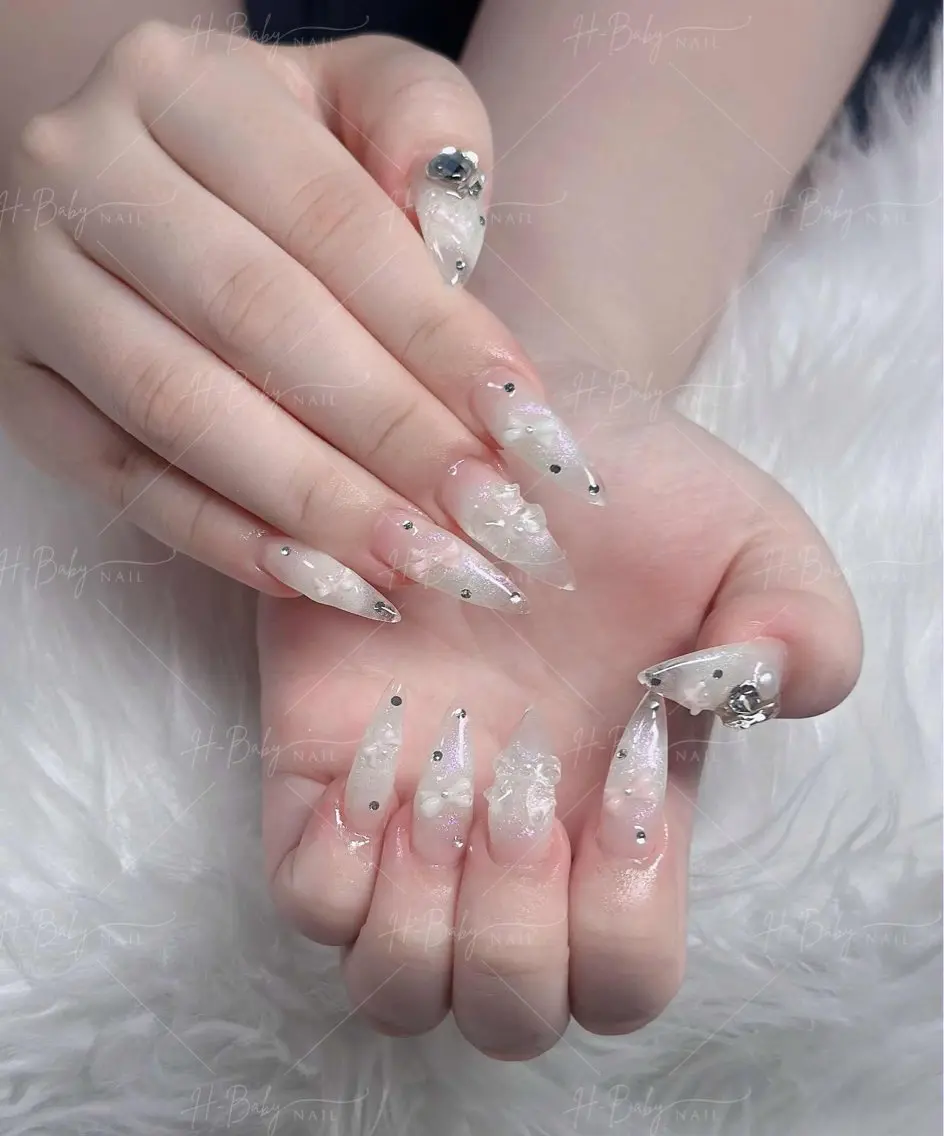 ネイル フレンチネイル ジェルネイル ハロウィン キラキラネイル 韓国ネイル H.baby Nail Salonのネイルデザイン