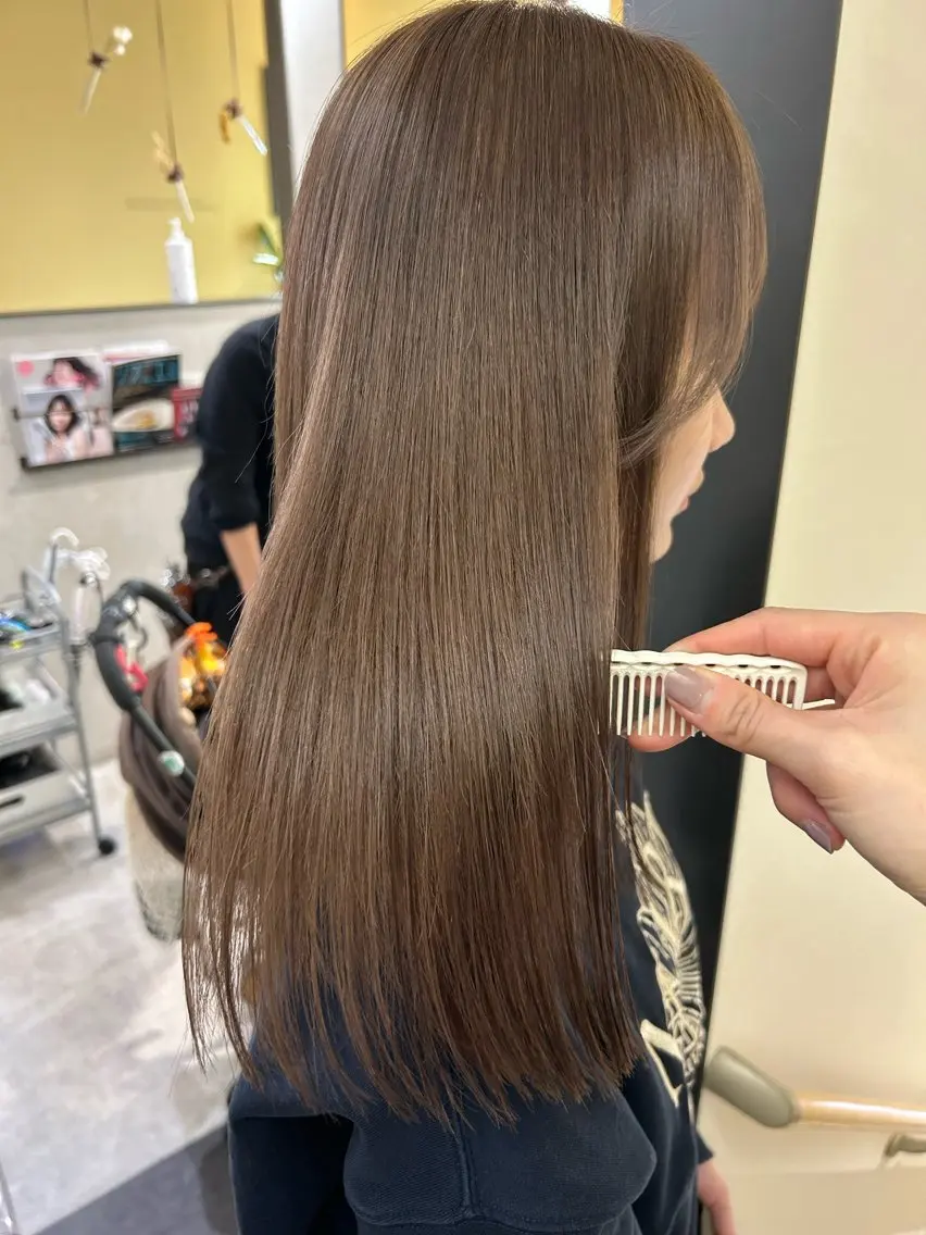 セミロング カラー ベージュカラー ブリーチ カット ヘアカラー トリートメント hubhair レイヤー/透明感のヘアスタイル