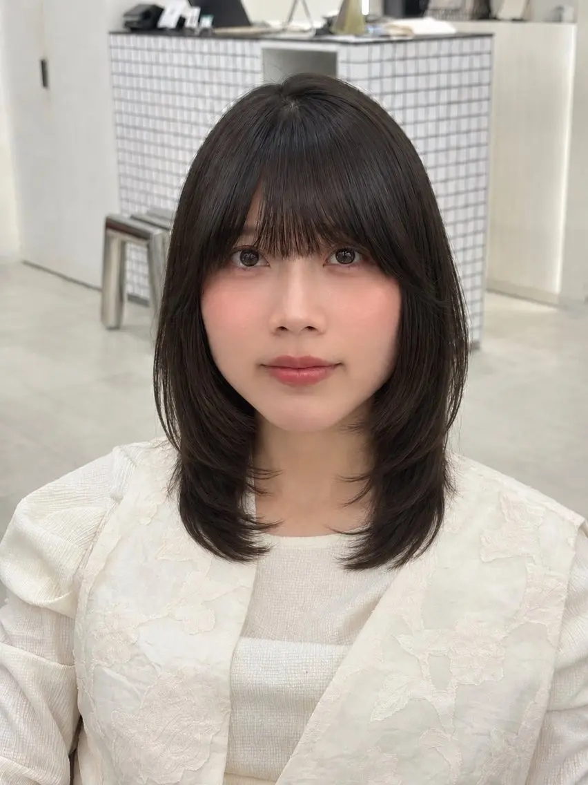 ミディアム 中野 茉莉のヘアスタイル