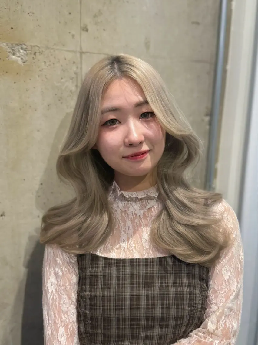 セミロング ヘアアレンジ くびれヘア ヨシンモリ 韓国風ヘア ヘアセット もも/透明感/ 暖色カラー/韓国ヘアのヘアスタイル