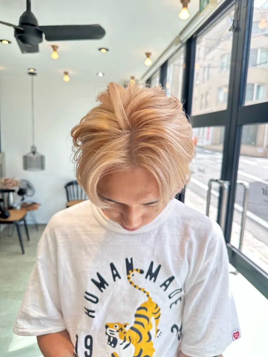 ショート ヘアカラー 大内田 凌馬のヘアスタイル