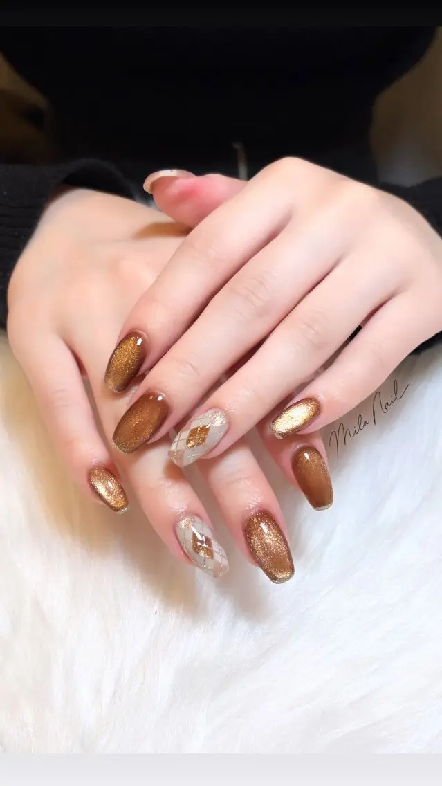 ネイル ゴールド マグネットネイル Mila Nail🐈のネイルデザイン