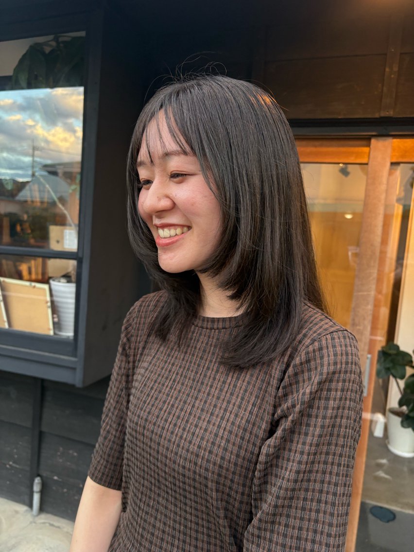カラー 穴原 芽衣のヘアスタイル