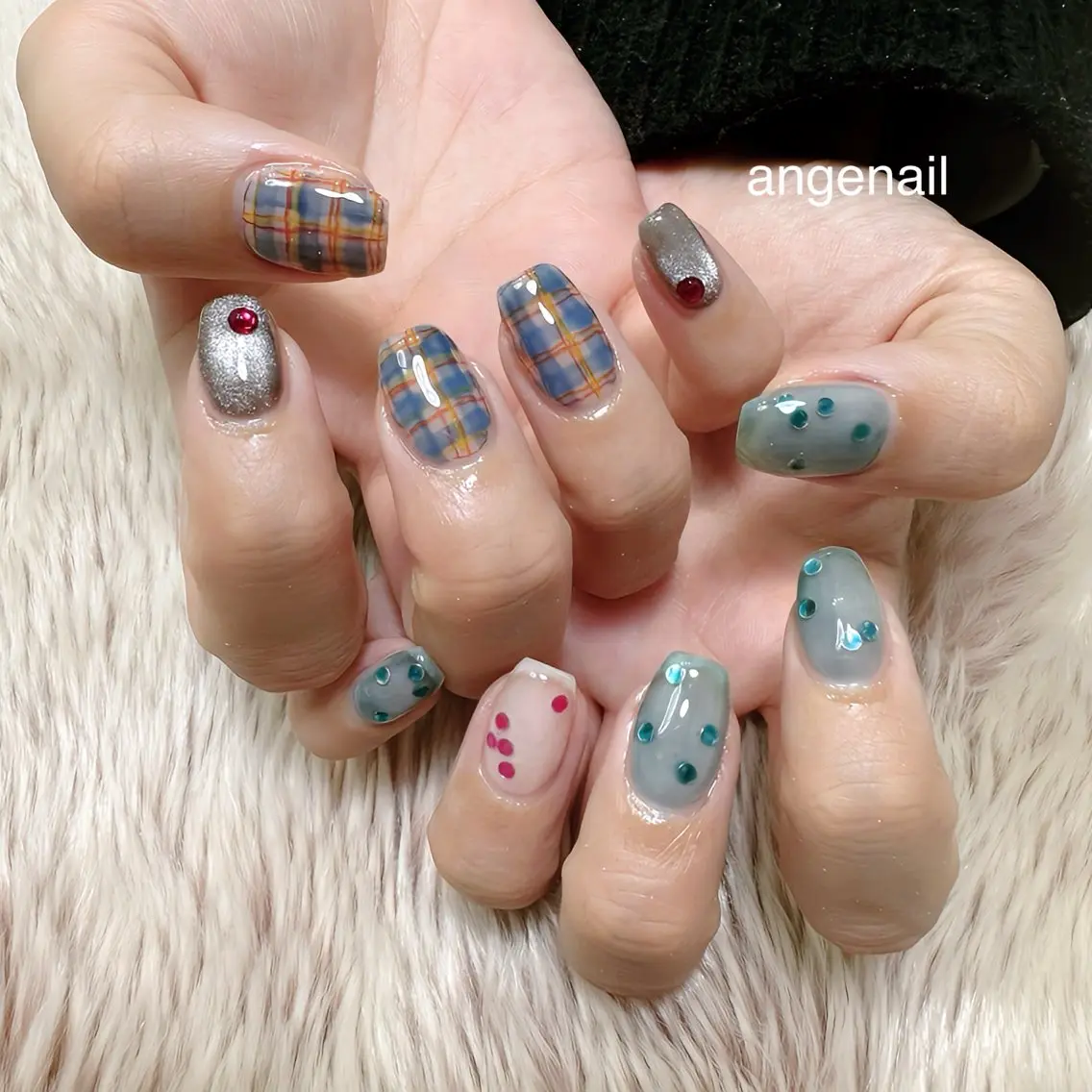 ネイル ハンドネイル オーナーネイリスト MAKIのネイルデザイン