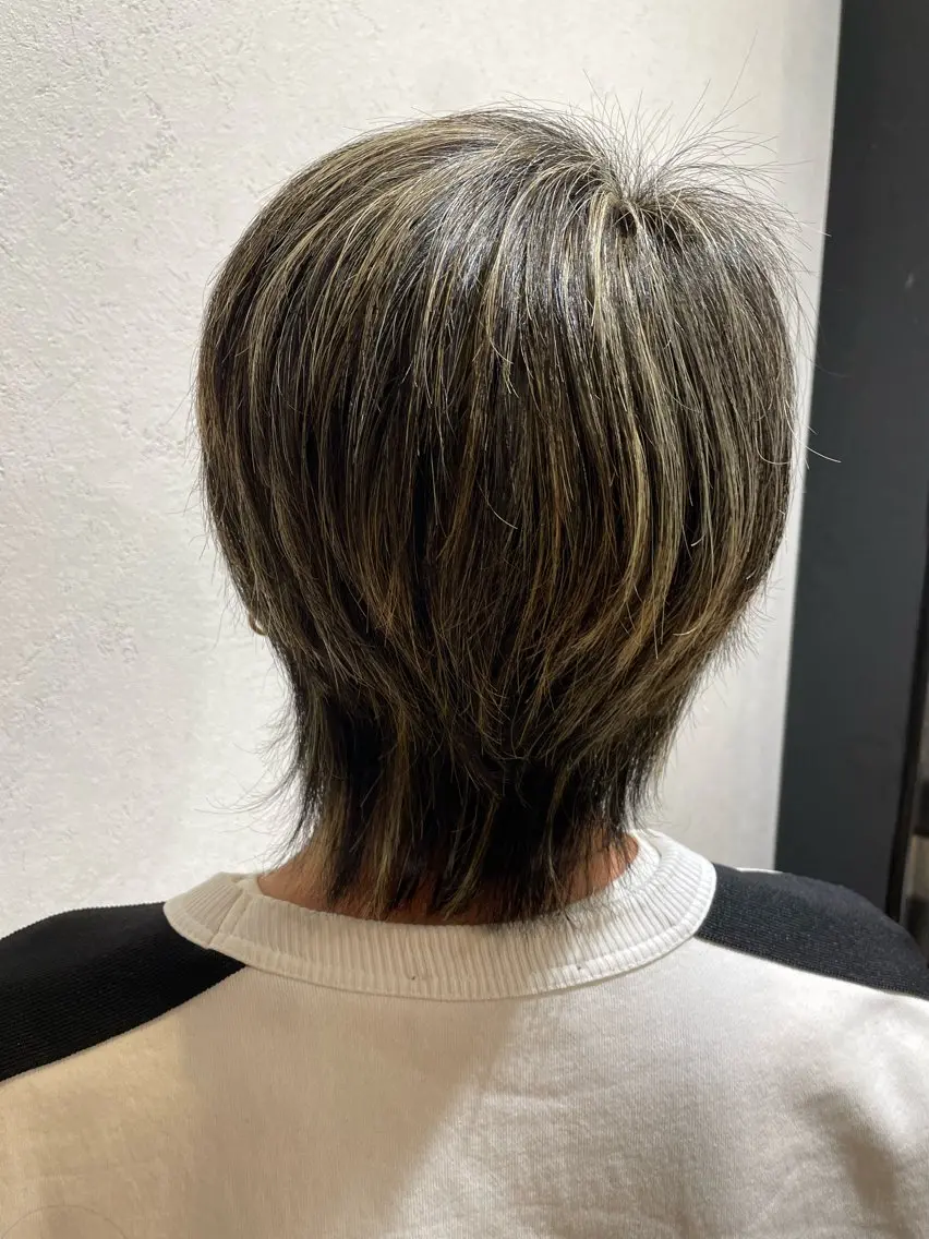カラー ハイライトカラー 岡村 真子のヘアスタイル