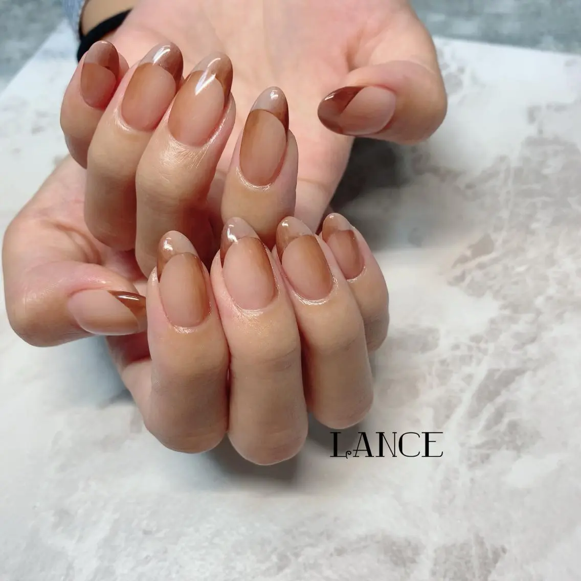 ミディアム ネイル オーロラネイル フレンチネイル オンブレフレンチ ワンホンネイル 冬ネイル ハンドネイル Lance nailのネイルデザイン