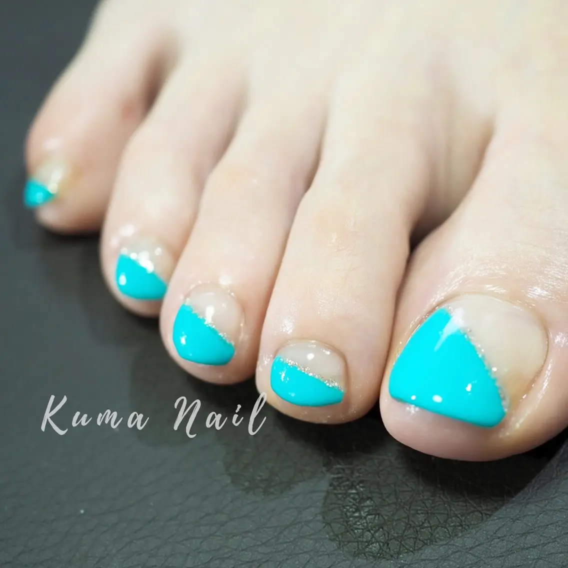 【フット🦶】ナナメ・まっすぐフレンチ（クリアベース）【ラメライン付・オフ込】の写真