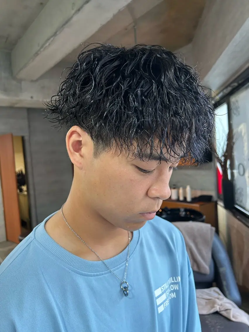 メンズ メンズブリーチ メンズハイライト メンズパーマ 小顔垢抜けレイヤー/ ハイトーン/YUTOのヘアスタイル