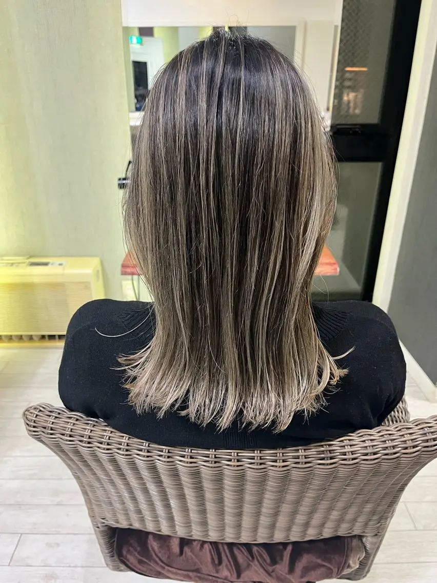 セミロング カラー バレイヤージュ レイヤーカット カット ヘアカラー トリートメント ママ美容師 ＊ヒマワリのヘアスタイル