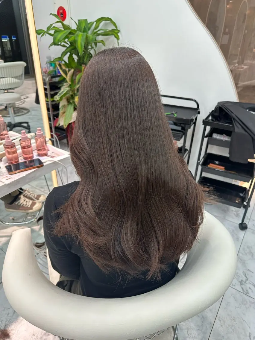 ロング カット ヘアカラー トリートメント Lond  Emi 艶髪モテヘアのヘアスタイル