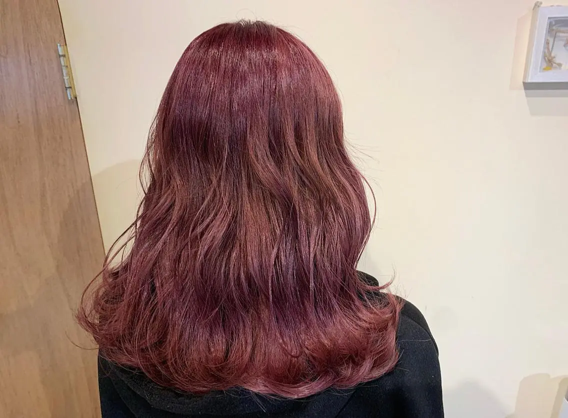 セミロング カラー ブリーチ カシス パープルカラー ヘアカラー たかいわ みきのヘアスタイル