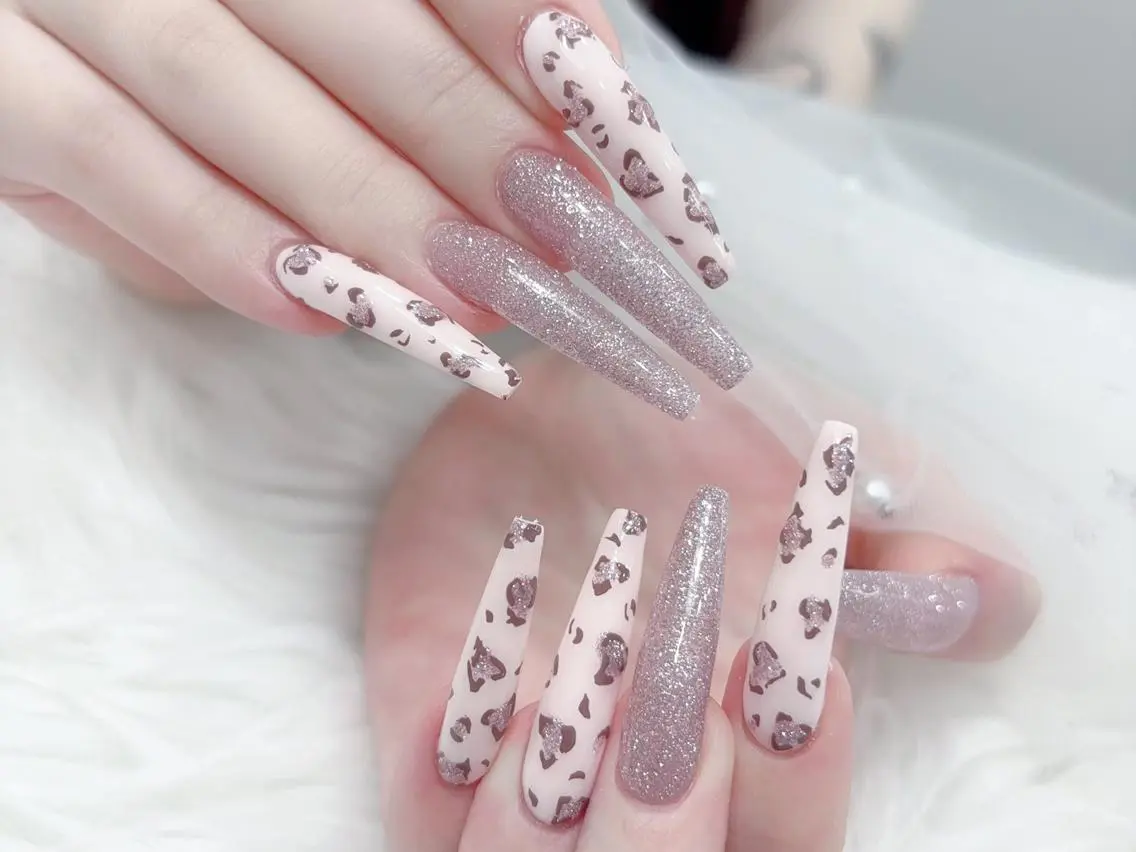 ネイル 長さ出し キラキラネイル 韓国ネイル ロングネイル 持ち込み ハンドネイル ハンドケア KTNail 🎀 長さ出し専門店のネイルデザイン
