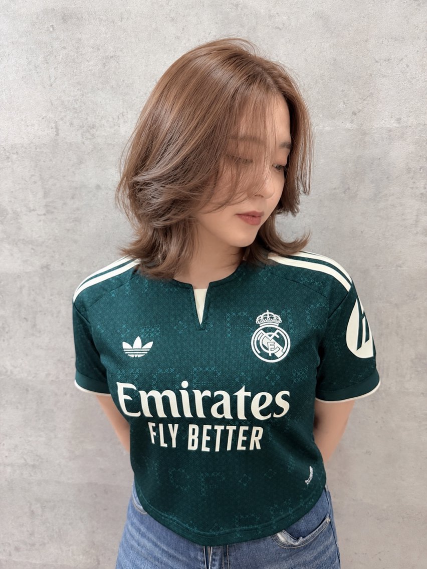 ミディアム カラー ベージュカラー ブラウンカラー ボブ 外ハネヘア カット ヘアカラー Grow by NYNY 打越裕樹のヘアスタイル