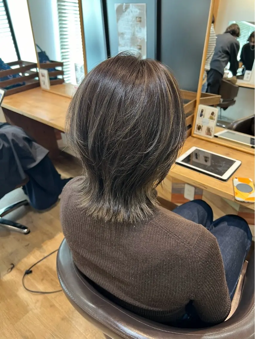 ミディアム くびれヘア ハイライト レイヤーカット カット ヘアカラー トリートメント ヘッドスパ 髪質改善/オーガニッ クカラー/栞南のヘアスタイル