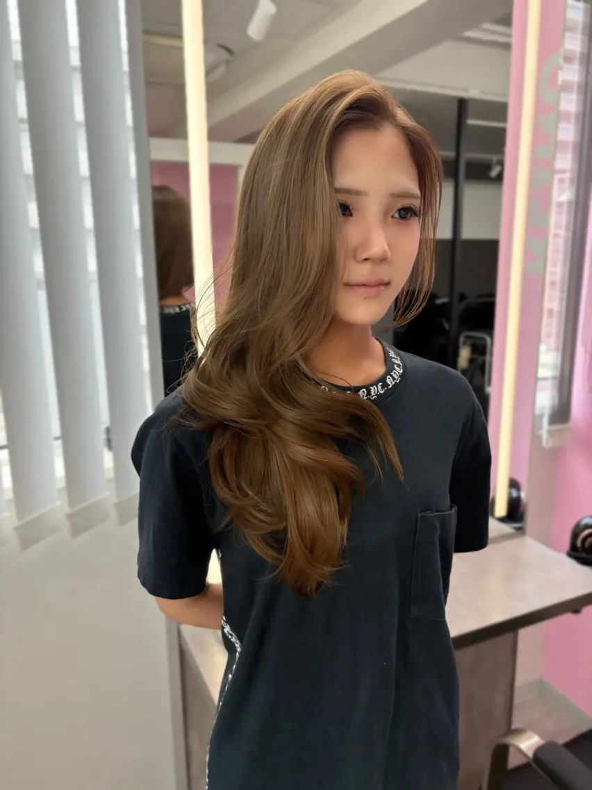ロング カラー ベージュカラー オリーブベージュ レイヤーカット ワンホンレイヤー カット ヘアカラー fuuka/ブリーチ /レイヤーカットのヘアスタイル