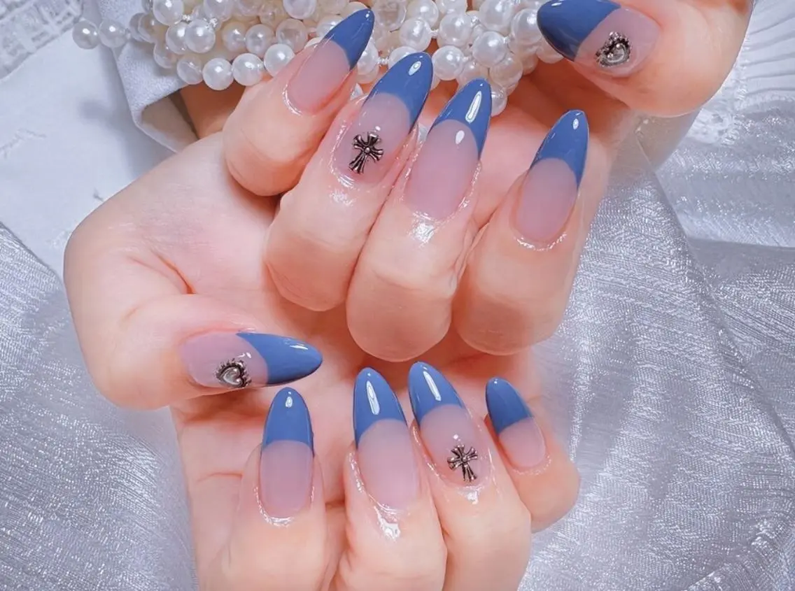 🎊チップ長さだし10本🍄フレンチ(ベースあり)➕2個大きいパーツの写真
