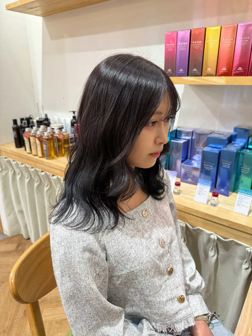 セミロング カラー merc.🦋菱谷 はなのヘアスタイル