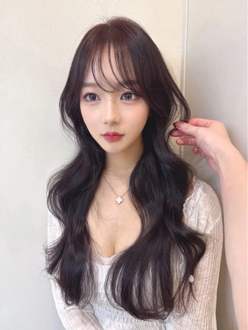 ロング カット ヘアカラー トリートメント shion 透明感カラーのヘアスタイル