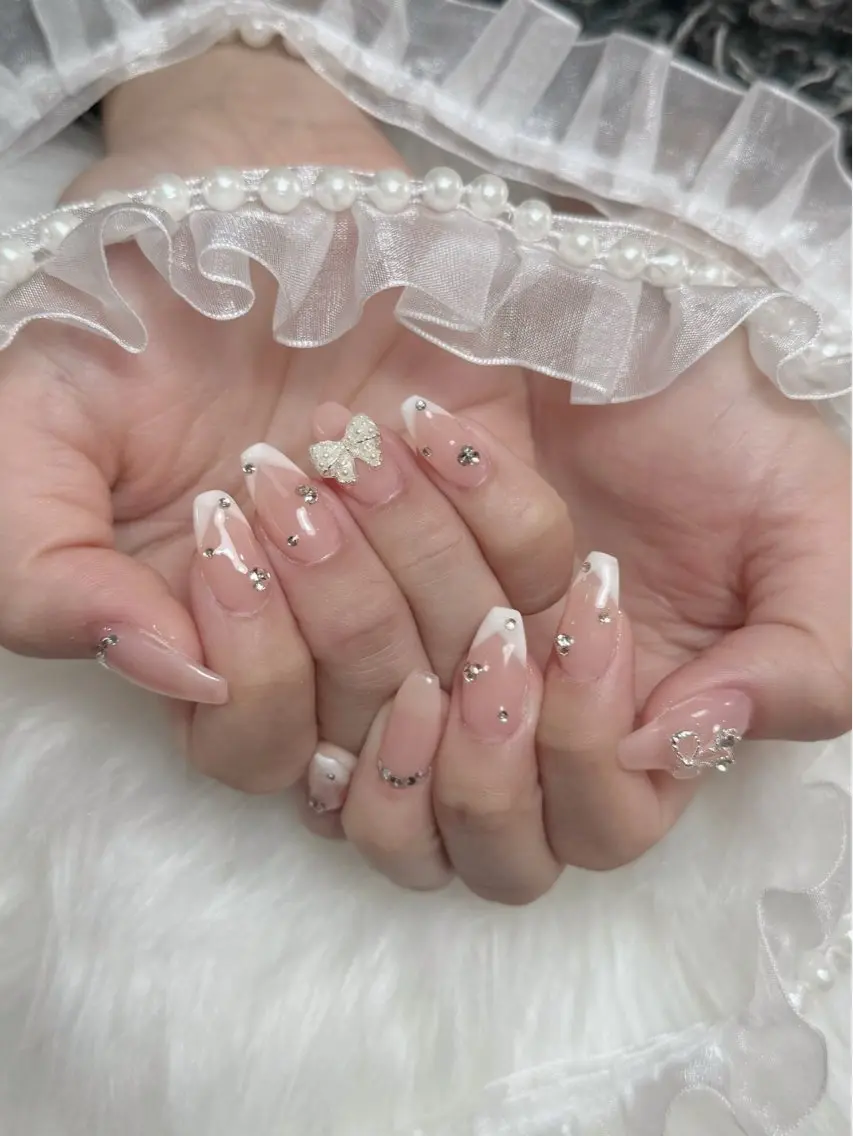 ネイル フレンチネイル ジェルネイル キラキラネイル 韓国ネイル マグネットネイル Julli NailStudioのネイルデザイン
