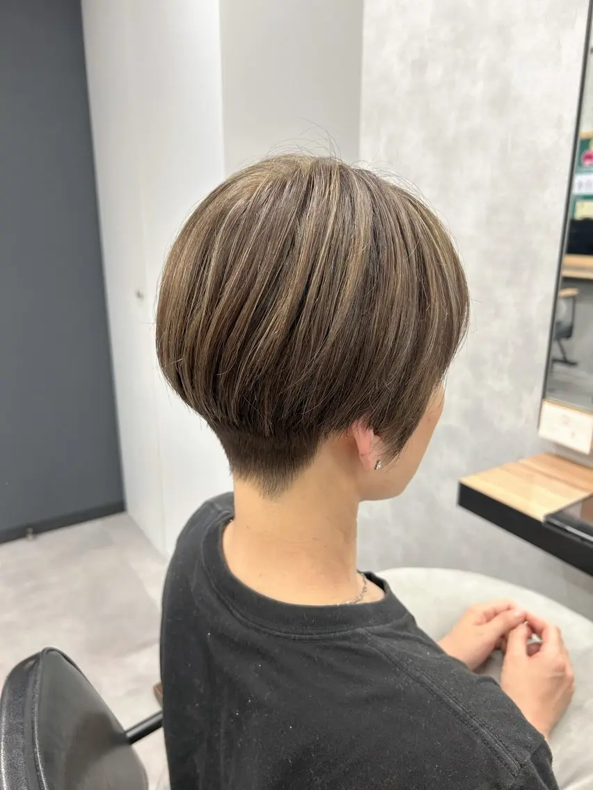 ショート カラー ハイライトカラー ハイライト 中内 美空のヘアスタイル