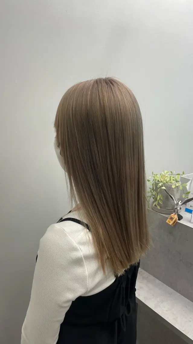 セミロング カット ヘアカラー 丸岡 成穂のヘアスタイル