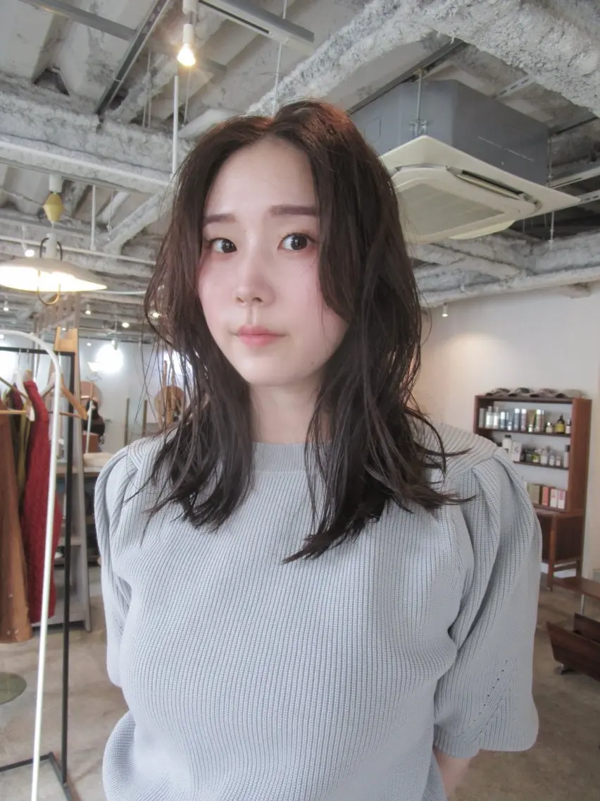 セミロング カラー ブラウンカラー レイヤーカット カット ヘアカラー yu maのヘアスタイル