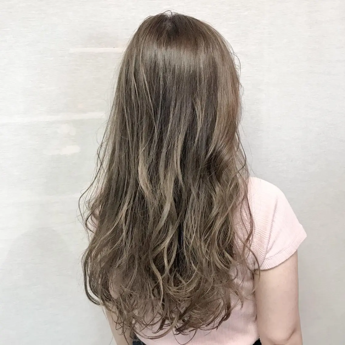 ロング カラー ベージュカラー イルミナカラー ヘアカラー トリートメント 髪質改善、縮毛矯正 店長浅野太郎のヘアスタイル